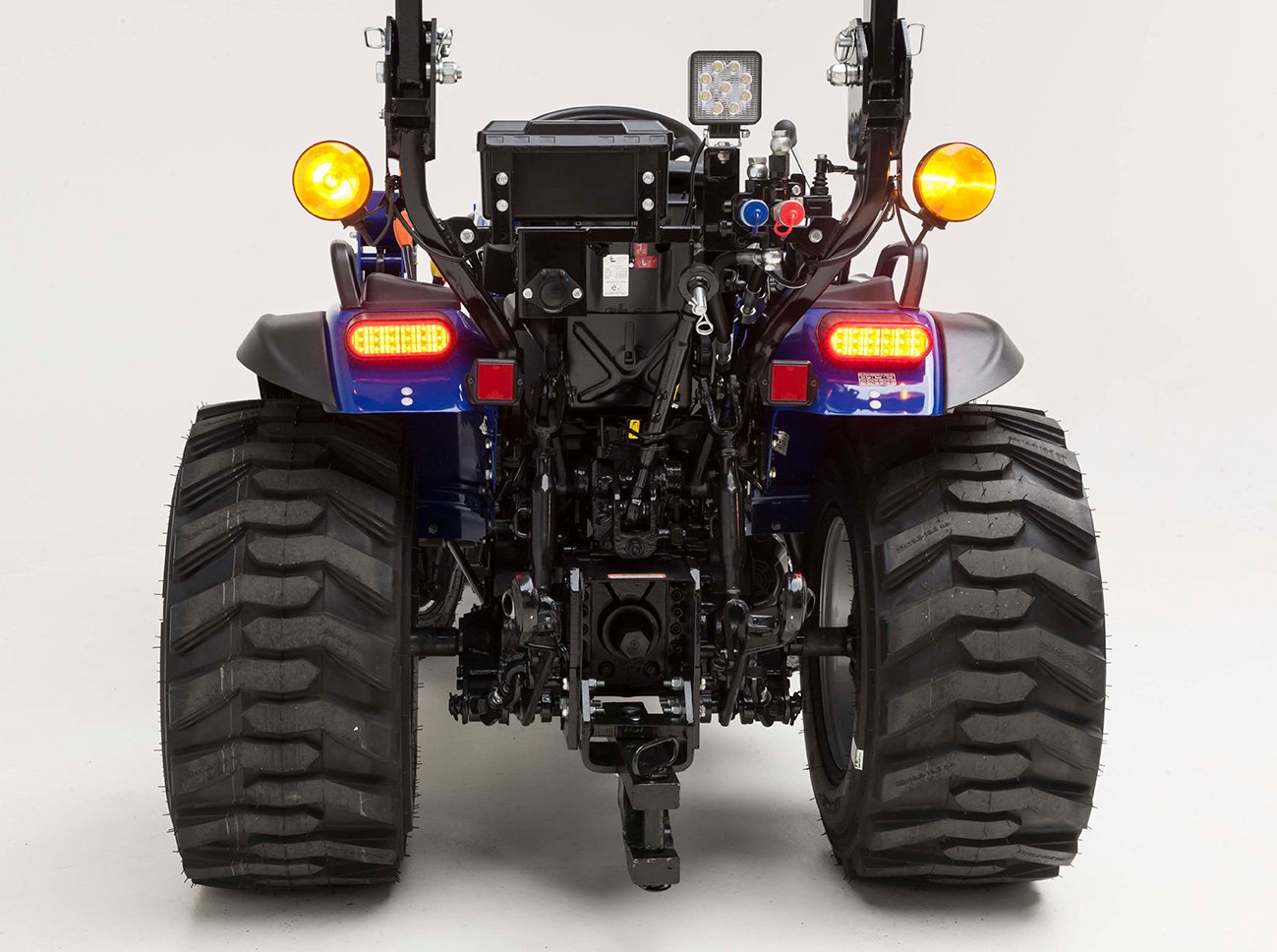 e25 - Implements Rear Hitch Alt.jpg